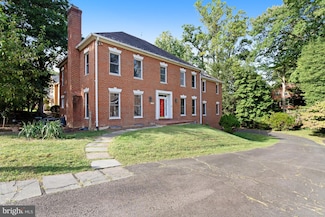 3808 N Albemarle St, Arlington, VA 22207