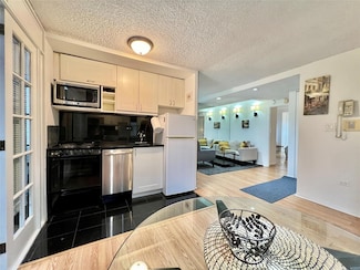 150 W 51st St Unit 808, New York, NY 10019