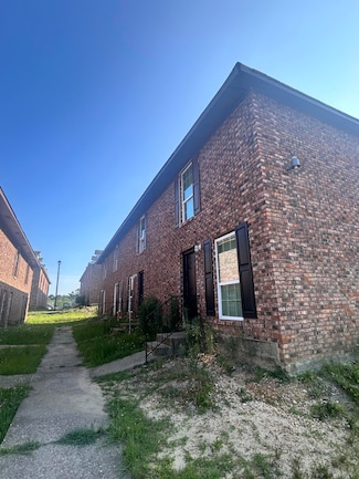 101 Plantation Place Dr, Hattiesburg, MS 39401
