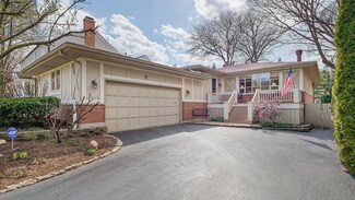 218 S Prospect Ave, Clarendon Hills, IL 60514