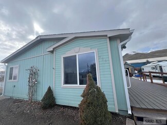 516 17th St, Salmon, ID 83467