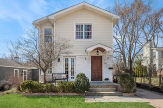 726 Indian Rd, Glenview, IL 60025