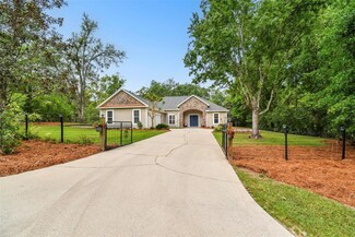 9801 Pine Leaf Ln, Dade City, FL 33525