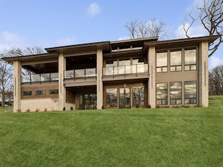 1576 S Stonewood Dr, West Des Moines, IA 50266