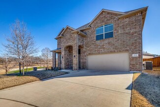 3912 Crater Cir, Fort Worth, TX 76137
