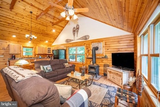 4 Moonlight Dr, Grantsville, MD 21536