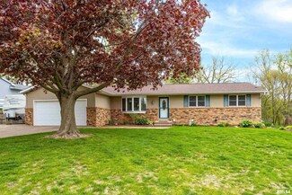6318 Dodds Dr, Bettendorf, IA 52722