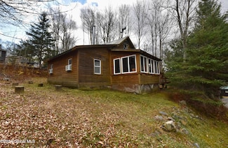 2 Mountain St, Middle Grove, NY 12850