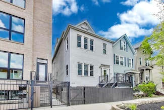1535 W Barry Ave, Chicago, IL 60657