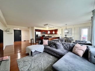 60 Parkway Dr E Unit 14D, East Orange, NJ 07017