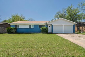 325 NW Wintercrest Rd, Burleson, TX 76028