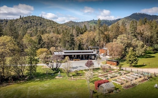 818 Slagle Creek Rd, Grants Pass, OR 97527