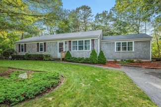 69 Greenbrier Ln, Hyannis, MA 02601