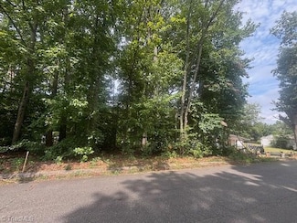 4946 Wilkes Dr, Winston-Salem, NC 27106