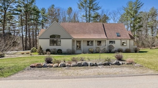 3 Christopher Ln, Hanson, MA 02341