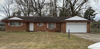 1095 Cora Dr, Flint, MI 48532