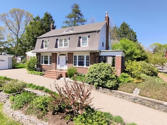 14 Highland St, Portland, ME 04103