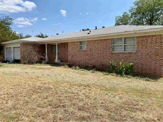 9740 E 1880 Rd, Comanche, OK 73529