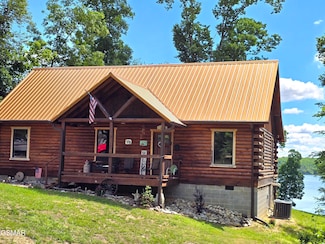 2116 Riverview Dr, Dandridge, TN 37725