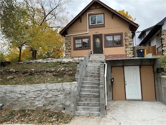 522 Kensington Ave, Kansas City, MO 64124