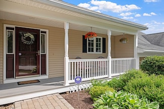 31 Shaker Hill Rd, Hooksett, NH 03106