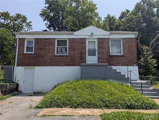 10174 Green Valley Dr, Saint Louis, MO 63136