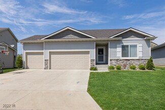 1105 Juniper Dr, Carlisle, IA 50047