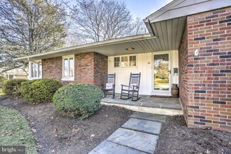 28 W Hillcrest Ave, Strasburg, PA 17579