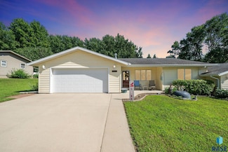 407 Lincoln Dr, Alcester, SD 57001