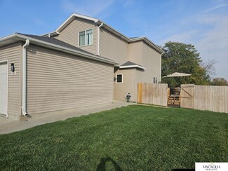 1360 SW 25th St, Lincoln, NE 68522