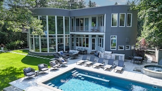 15930 Lake Ave, Union Pier, MI 49129