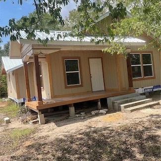 218 S Bright St, Gonzales, TX 78629