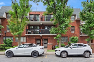71-28 Sutton Place Unit 3, Fresh Meadows, NY 11365