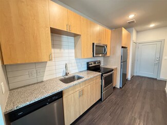 609 Waverly St Unit E1 218, Houston, TX 77007