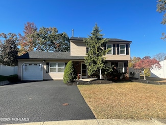 10 Lampost Ct, Howell, NJ 07731