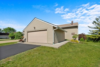 618 Westridge Dr, West Bend, WI 53095