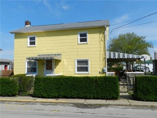 714 N 4th St, Apollo, PA 15613