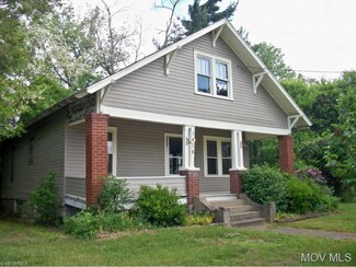 1418 Hocking Rd, Belpre, OH 45714