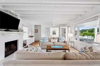 19 Bishop Ave, Westhampton, NY 11977