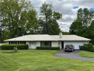 395 Hyannis Hills Dr, Tekonsha, MI 49092