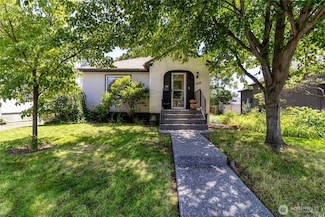 210 SE 4th St, College Place, WA 99324