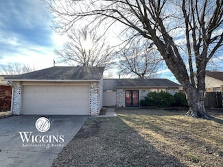 121 N Texoma Dr, Enid, OK 73703