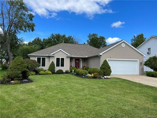 3 Windsor Ridge Dr, Lancaster, NY 14086
