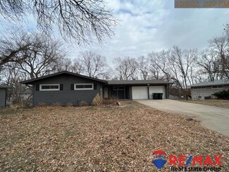 2815 S 102nd St, Omaha, NE 68124