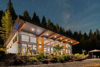 24100 E Evans Creek Rd, White City, OR 97503