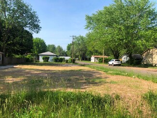 1477 E Whiteside St, Springfield, MO 65804