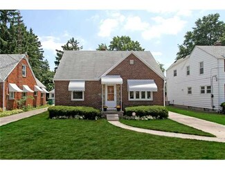 423 Eagle Point Rd, Rossford, OH 43460