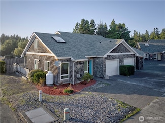 154 28th St NW, Long Beach, WA 98631