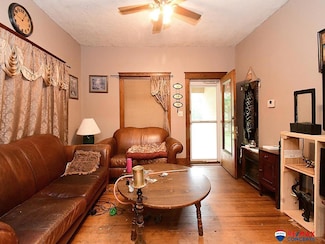 624 S School St, Wilber, NE 68465