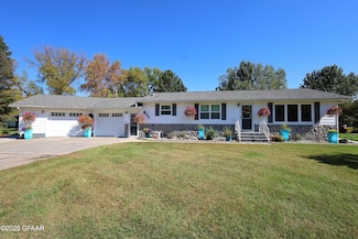 611 1st Ave, Reynolds, ND 58275